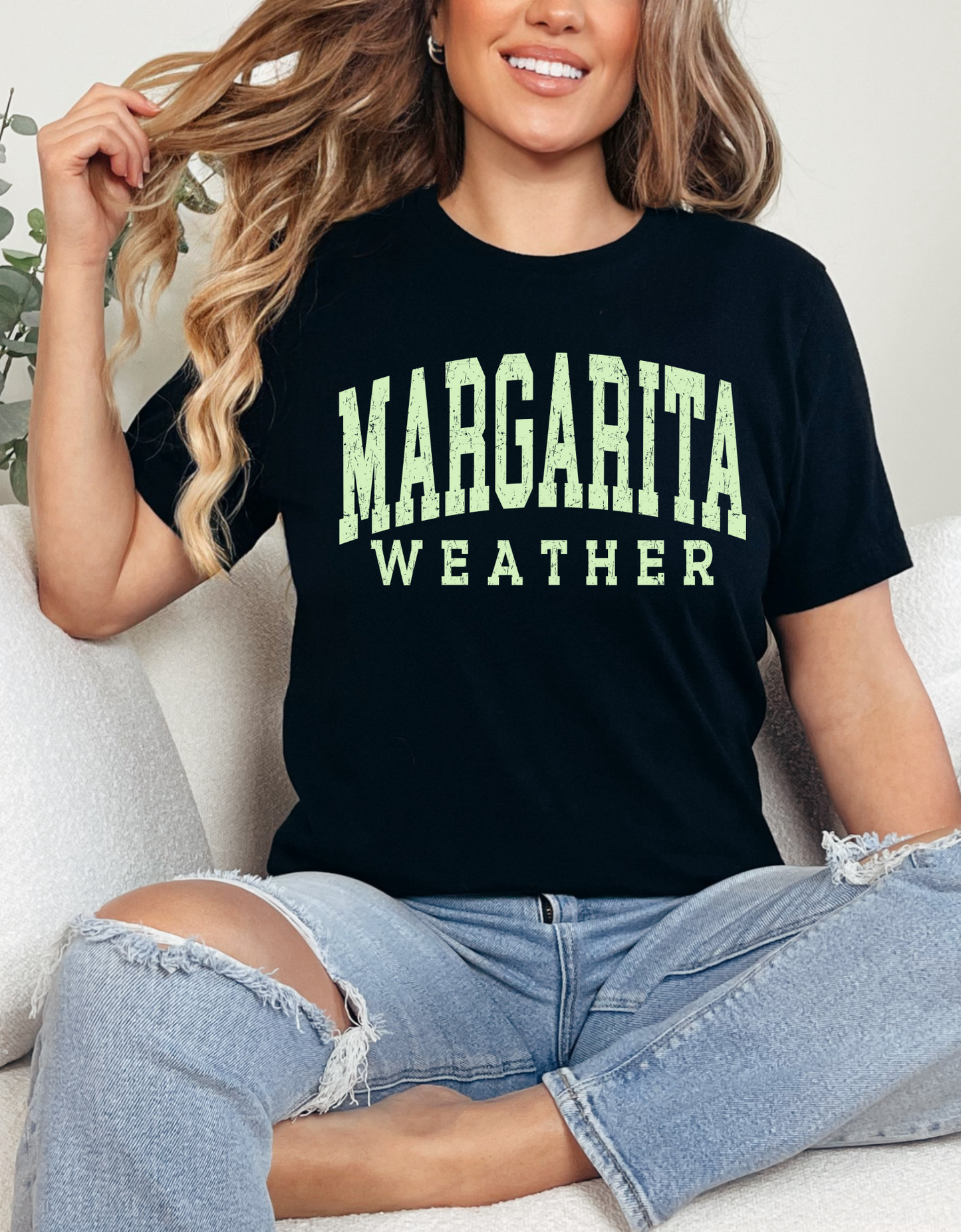 Vintage Margarita Weather Tee, Retro Summer T-shirt for Cocktail Lovers, Margarita Weather T-shirt, Vintage Style Graphic Tee for Beach Days